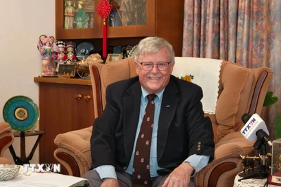 Giáo sư Carl Thayer, thuộc Học viện Quốc phòng Australia, Đại học New South Wales. (Ảnh: Trung Trang/TTXVN)