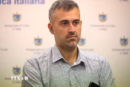 Ông Chinappi trả lời phỏng vấn phóng viên TTXVN tại Rome. (Ảnh: Hải Đăng/TTXVN)