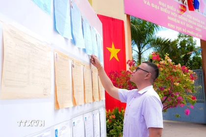 Cử tri phường Tân Ninh, tỉnh Tây Ninh. (Ảnh: Minh Phú/TTXVN)