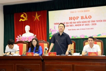Ông Trần Mạnh Lợi, Ủy viên Ban Thường vụ Tỉnh ủy, Trưởng ban Tuyên giáo và Dân vận Tỉnh ủy, phát biểu tại buổi họp báo. (Nguồn: Cổng Thông tin điện tử Đảng Cộng sản Việt Nam)