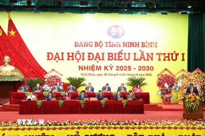 Đoàn Chủ tịch điều hành Đại hội. (Ảnh: Đức Phương/TTXVN)