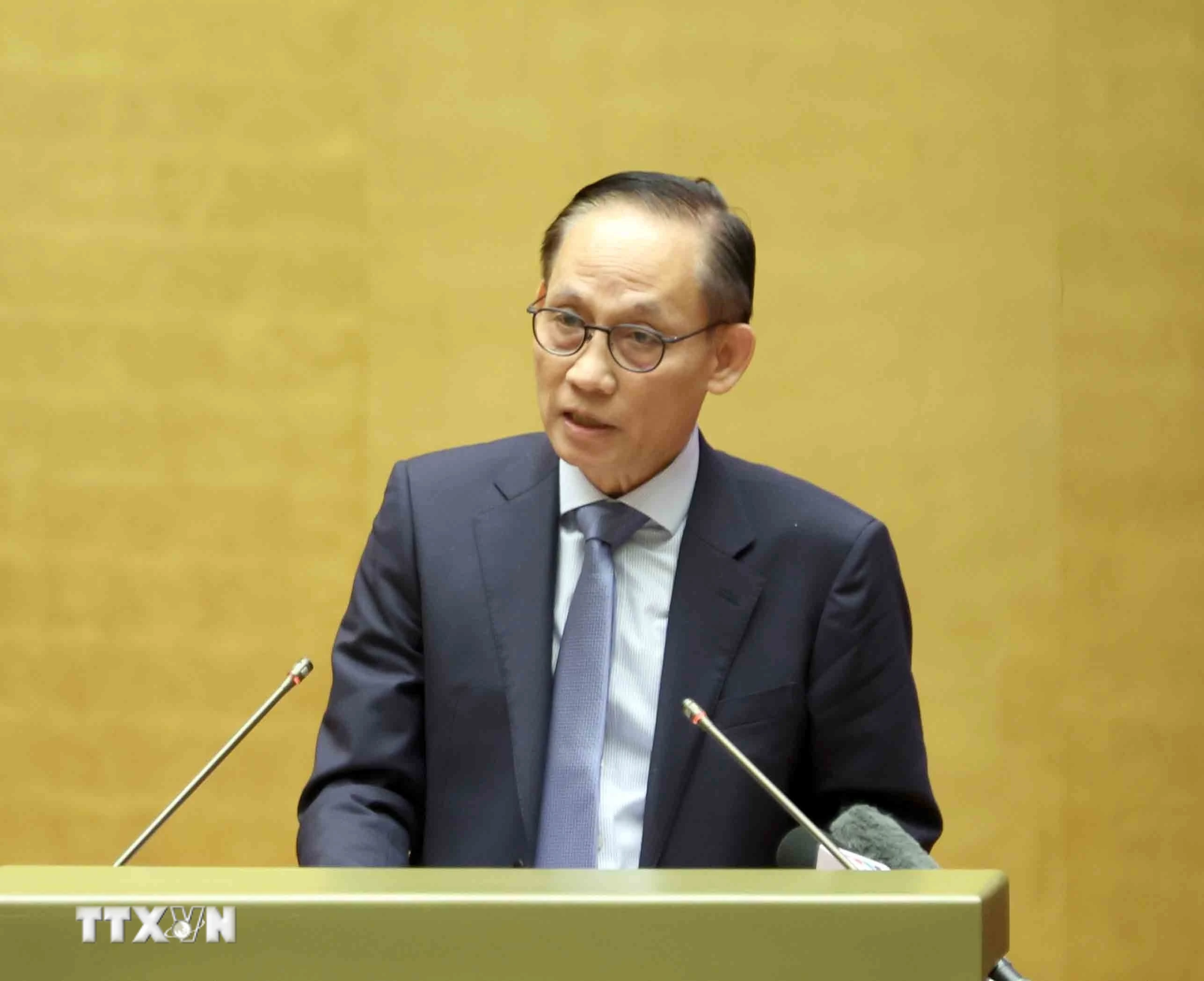 Đồng chí Lê Hoài Trung, Bí thư Trung ương Đảng, Quyền Bộ trưởng Bộ Ngoại giao trình bày chuyên đề “Nội dung trọng tâm, cốt lõi của Nghị quyết số 59-NQ/TW, ngày 24/01/2025 của Bộ Chính trị về hội nhập quốc tế trong tình hình mới và Chương trình hành động thực hiện Nghị quyết số 59-NQ/TW”. (Ảnh: Phương Hoa/TTXVN)