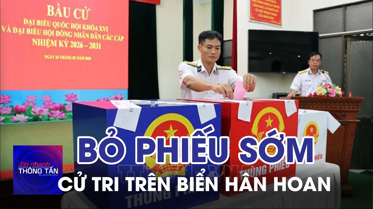 Cử tri làm việc dài ngày trên biển hân hoan đi bỏ phiếu sớm 