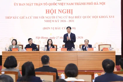 Bí thư Thành ủy Hà Nội Nguyễn Duy Ngọc và các ứng cử viên đại biểu Quốc hội tại hội nghị tiếp xúc cử tri. (Nguồn: Ủy ban Nhân dân thành phố Hà Nội)