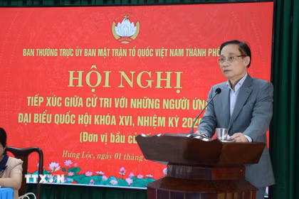 Bộ trưởng Bộ Ngoại giao Lê Hoài Trung tiếp xúc cử tri tại Huế. (Ảnh: Mai Trang/TTXVN)