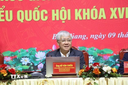 Ủy viên Bộ Chính trị, Phó Chủ tịch Thường trực Quốc hội Đỗ Văn Chiến, ứng cử viên đại biểu Quốc hội khóa XVI, trình bày chương trình hành động tại buổi tiếp xúc cử tri ở phường Bắc Giang, tỉnh Bắc Ninh. (Ảnh: Thanh Thương/TTXVN)