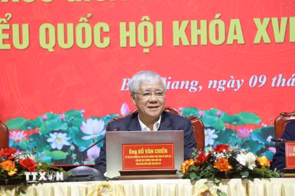 Ủy viên Bộ Chính trị, Phó Chủ tịch Thường trực Quốc hội Đỗ Văn Chiến, ứng cử viên đại biểu Quốc hội khóa XVI, trình bày chương trình hành động tại buổi tiếp xúc cử tri ở phường Bắc Giang, tỉnh Bắc Ninh. (Ảnh: Thanh Thương/TTXVN)