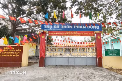 Khu vực Tổ bầu cử tại thôn Phan Dũng, xã Tuy Phong (Lâm Đồng), nơi thuần đồng bào Raglai sinh sống đã sẵn sàng cho Ngày bầu cử. (Ảnh: Nguyễn Thanh/TTXVN)