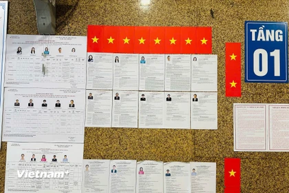 Niêm yết danh sách người ứng cử đại biểu Quốc hội khóa XVI ở đơn vị bầu cử số 3; đại biểu Hội đồng Nhân dân thành phố Hà Nội khóa XVII, đơn vị bầu cử số 9; người ứng cử đại biểu Hội đồng Nhân dân phường Định Công nhiệm kỳ 2026-2031. (Ảnh: Trí Đức/Vietnam+)