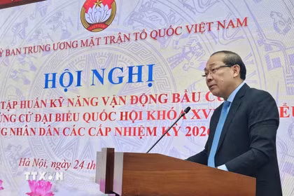 Phó Chủ tịch Ủy ban Trung ương Mặt trận Tổ quốc Việt Nam Hoàng Công Thủy phát biểu tại hội nghị. (Ảnh: Phúc Hằng/TTXVN)