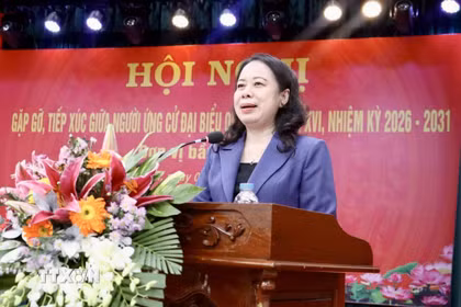 Bà Võ Thị Ánh Xuân, Bí thư Trung ương Đảng, Phó Chủ tịch nước, Phó Chủ tịch Hội đồng Bầu cử Quốc gia trình bày chương trình hành động tại buổi tiếp xúc cử tri. (Ảnh: Thanh Sang/TTXVN)