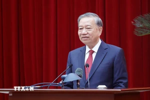 Tổng Bí thư Tô Lâm phát biểu tại cuộc gặp mặt thành viên Tiểu ban chuẩn bị Đại hội XIV của Đảng và Ban Chỉ đạo Tổng kết 40 năm đổi mới. (Ảnh: Thống Nhất/TTXVN)