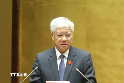 Đồng chí Đỗ Văn Chiến, Ủy viên Bộ Chính trị, Bí thư Trung ương Đảng, Chủ tịch Ủy ban Trung ương Mặt trận Tổ quốc Việt Nam trình bày Báo cáo tổng hợp ý kiến, kiến nghị của cử tri và Nhân dân gửi đến Kỳ họp thứ 10, Quốc hội khóa XV. (Ảnh: Phương Hoa/TTXVN)