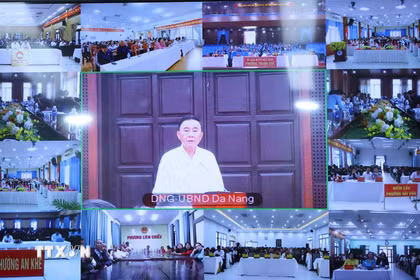 Thường trực Ban Bí thư Trần Cẩm Tú tiếp xúc trực tuyến giữa cử tri với người ứng cử Đại biểu Quốc hội khoá XVI thành phố Đà Nẵng. (Ảnh: Phương Hoa/TTXVN)