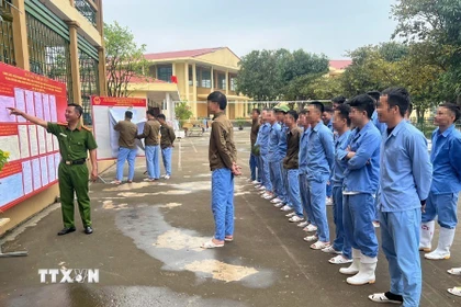 Cơ sở cai nghiện ma túy số 1 tỉnh Thanh Hóa (xã Trung Chính) phối hợp chặt chẽ với các Tổ bầu cử trên địa bàn thực hiện các bước chuẩn bị cho ngày bầu cử đúng quy trình, quy định của pháp luật. (Ảnh: TTXVN phát)