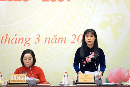 Đồng chí Tạ Thị Yên, Phó Chủ nhiệm Ủy ban Công tác đại biểu, Phó Chánh Văn phòng Thường trực, Ủy viên Tiểu ban Nhân sự thuộc Hội đồng bầu cử Quốc gia trả lời câu hỏi của phóng viên các cơ quan thông tấn, báo chí. (Ảnh: Tuấn Anh/TTXVN)