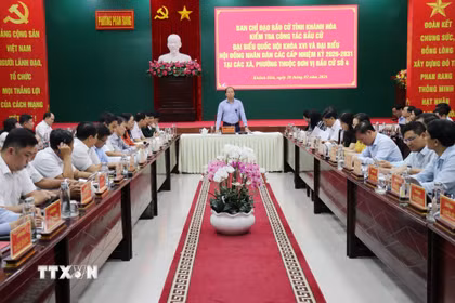 Kiểm tra công tác chuẩn bị bầu cử Đại biểu Quốc hội khóa XVI và Đại biểu Hội đồng Nhân dân các cấp nhiệm kỳ 2026-2031 tại phường Phan Rang (Khánh Hòa). (Ảnh: Nguyễn Thành/TTXVN)