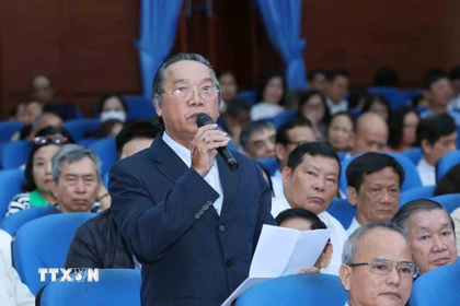 Cử tri phường Thanh Khê Ngô Nhật Anh phát biểu tại một hội nghị tiếp xúc cử tri. (Ảnh: Phương Hoa/TTXVN)