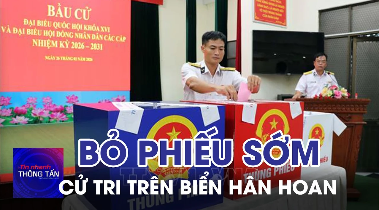 Cử tri làm việc dài ngày trên biển hân hoan đi bỏ phiếu sớm