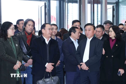 Thường trực Ban Bí thư Trần Cẩm Tú kiểm tra công tác chuẩn bị Đại hội đại biểu toàn quốc lần thứ XIV của Đảng tại Trung tâm Hội nghị Quốc gia. (Ảnh: Phương Hoa/TTXVN)