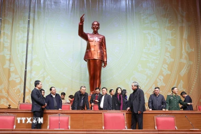 Thường trực Ban Bí thư Trần Cẩm Tú kiểm tra công tác chuẩn bị Đại hội đại biểu toàn quốc lần thứ XIV của Đảng tại Trung tâm Hội nghị Quốc gia. (Ảnh: Phương Hoa/TTXVN)