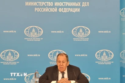 Ngoại trưởng Sergey Lavrov trả lời phóng viên TTXVN tại Liên bang Nga về Đại hội XIV. (Ảnh: Tâm Hằng/TTXVN)