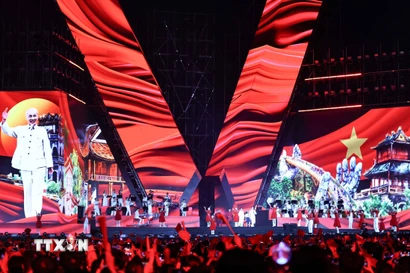 Chương trình nghệ thuật chính luận “Tổ quốc trong tim” nhân kỷ niệm 80 năm Cách mạng tháng Tám và Quốc khánh 2/9/2025. (Ảnh: Thanh Tùng/TTXVN)
