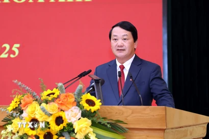 Đồng chí Hầu A Lềnh, Ủy viên Trung ương Đảng, Bí thư Tỉnh ủy Tuyên Quang phát biểu tại Hội nghị lần thứ hai BCH Đảng bộ tỉnh Tuyên Quang khóa I. (Ảnh: Quang Cường/TTXVN)