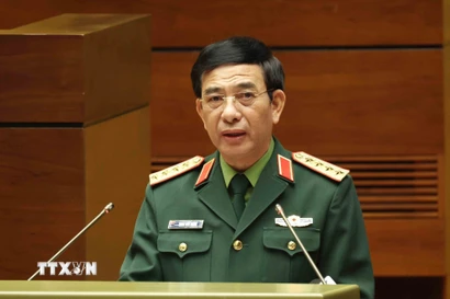 Đại tướng Phan Văn Giang, Ủy viên Bộ Chính trị, Bộ trưởng Bộ Quốc phòng giới thiệu Chuyên đề: "Tư duy, nhận thức mới về Quốc phòng, bảo vệ Tổ quốc của Đại hội XIV". (Ảnh: Phương Hoa/TTXVN)