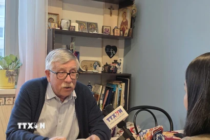 Tiến sỹ Petr Tsvetov trao đổi với phóng viên TTXVN tại Nga. (Ảnh: Trần Hải/TTXVN)