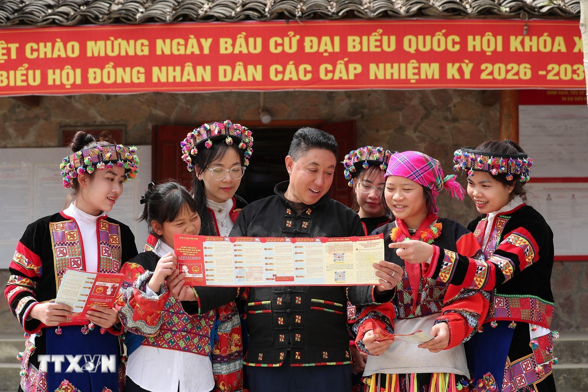 ttxvn-bau-cu-quoc-hoi-va-hdnd-dong-bao-noi-cuc-bac-to-quoc-huong-ve-ngay-hoi-toan-dan-8636247-1.jpg