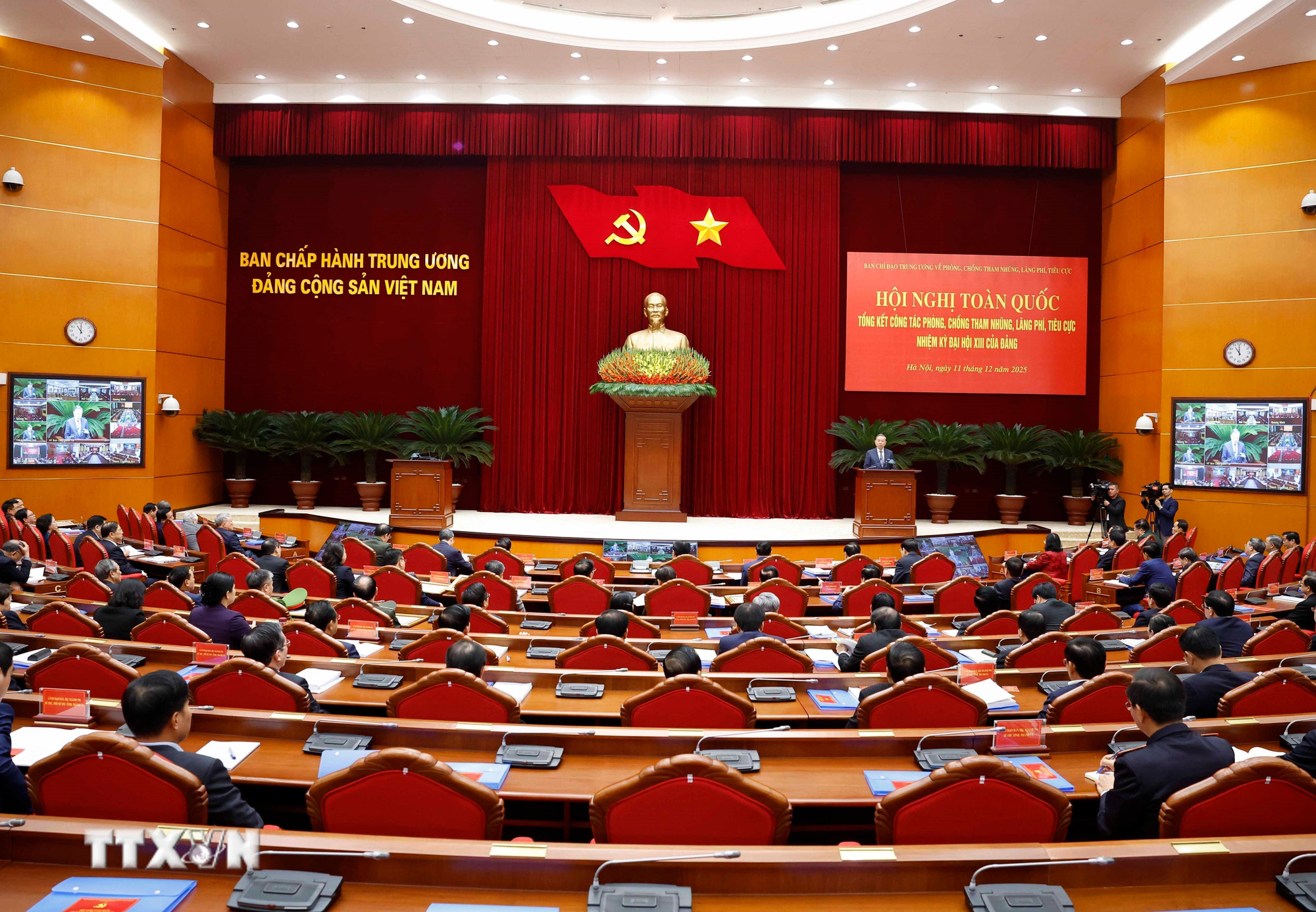 ttxvn-hoi-nghi-toan-quoc-tong-ket-cong-tac-phong-chong-tham-nhung-lang-phi-tieu-cuc-nhiem-ky-dai-hoi-xiii-8464166-11.jpg