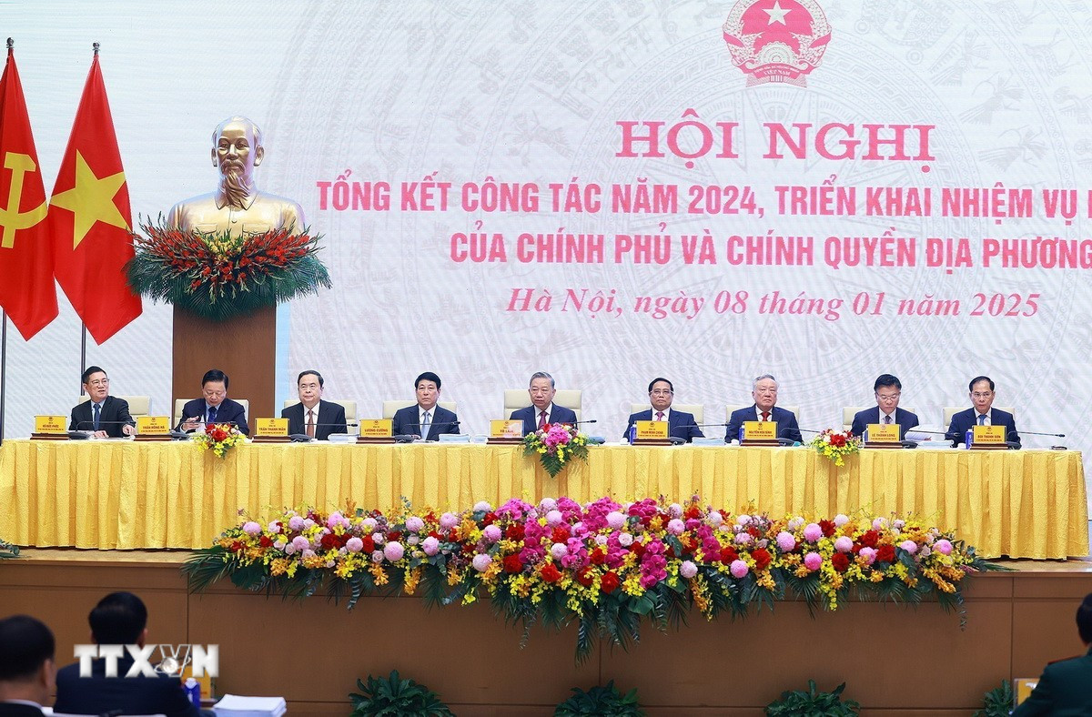 Tổng Bí thư Tô Lâm, Chủ tịch nước Lương Cường, Thủ tướng Phạm Minh Chính, Chủ tịch Quốc hội Trần Thanh Mẫn và các Phó Thủ tướng chủ trì hội nghị. (Ảnh: Dương Giang/TTXVN) ttxvn-hoi-nghi-tong-ket-cong-tac-nam-2024-va-trien-khai-nhiem-vu-nam-2025-cua-chinh-phu-va-chinh-quyen-dia-phuong-7795594.jpg