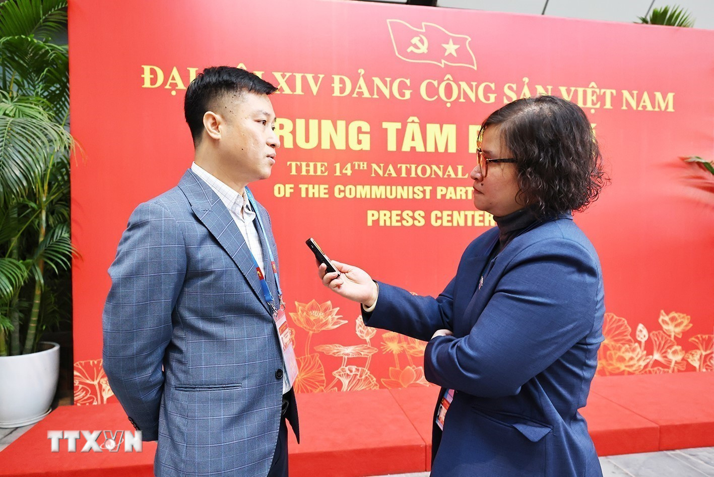 ttxvn-phong-vien-tac-nghiep-tai-dai-hoi-xiv-cua-dang-8541255-1.jpg