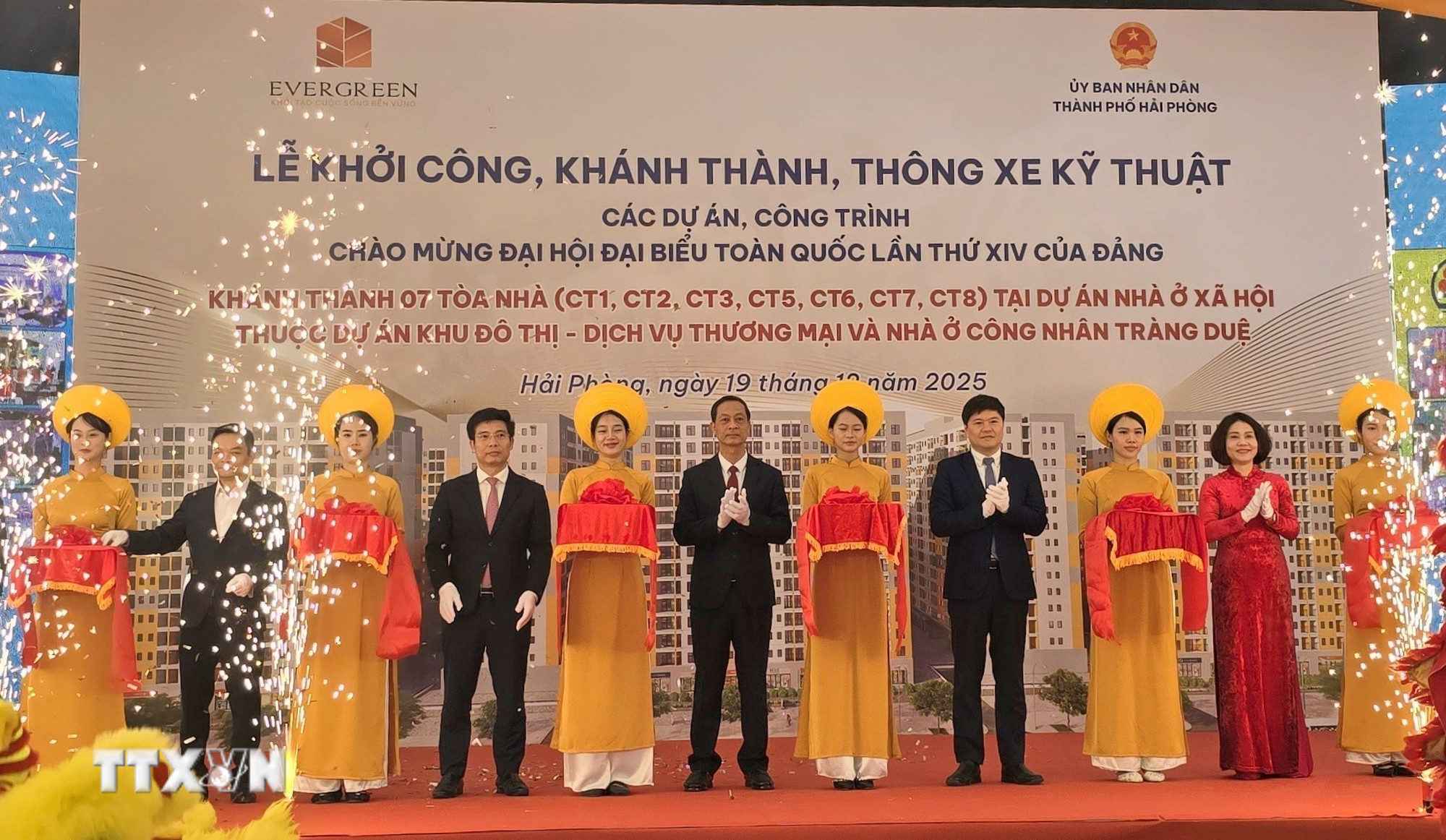 ttxvn-khanh-thanh-mot-so-cong-trinh-thuoc-du-an-nha-o-xa-hoi-tai-khu-cong-nghiep-trang-due-8481539-1.jpg
