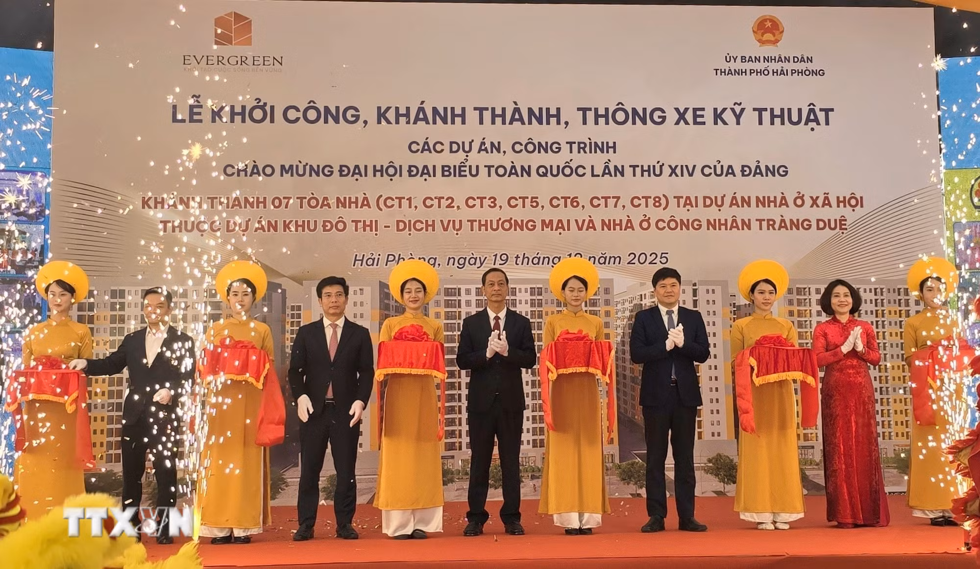 ttxvn-khanh-thanh-mot-so-cong-trinh-thuoc-du-an-nha-o-xa-hoi-tai-khu-cong-nghiep-trang-due-8481539-1.jpg