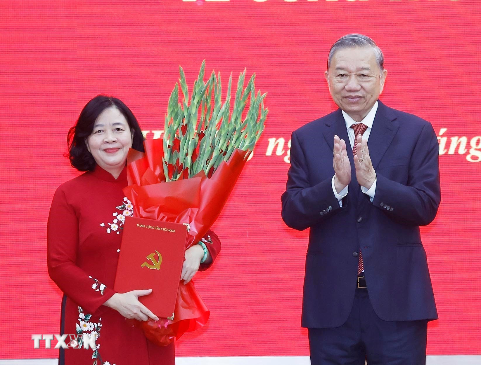 ttxvn-dong-chi-bui-thi-minh-hoai-giu-chuc-bi-thu-dang-uy-mat-tran-to-quoc-cac-doan-the-trung-uong-8384598-2.jpg