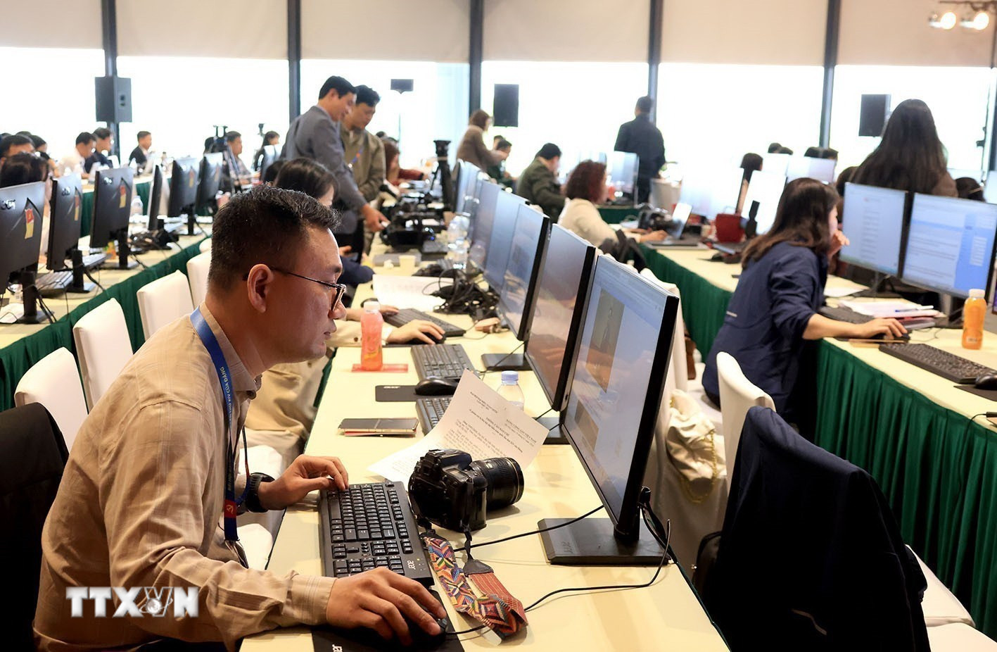ttxvn-bao-chi-tac-nghiep-tai-dai-hoi-xiv-8538526.jpg