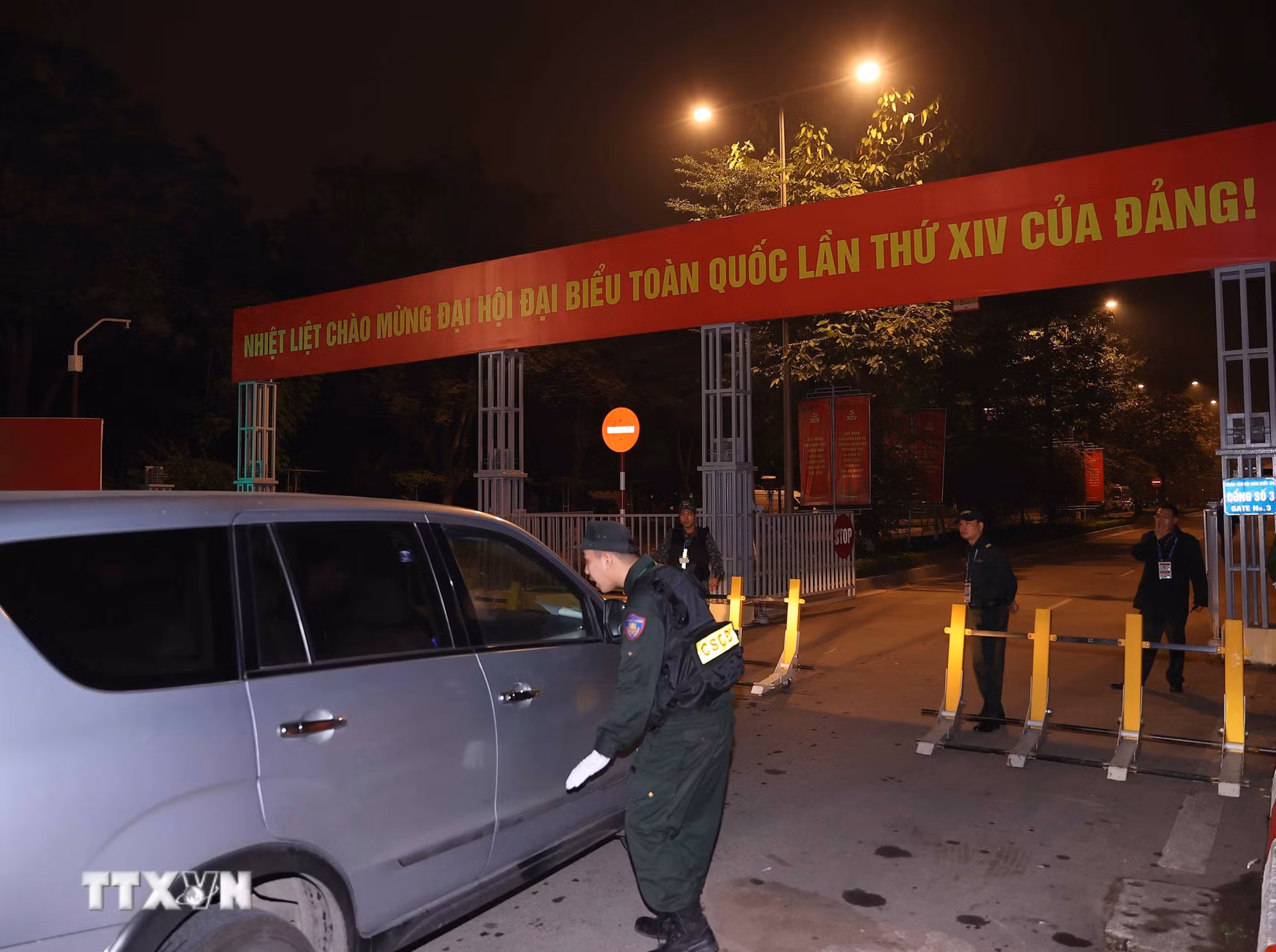 ttxvn-dam-bao-tuyet-doi-an-ninh-phuc-vu-dai-hoi-xiv-cua-dang-8537493-5.jpg