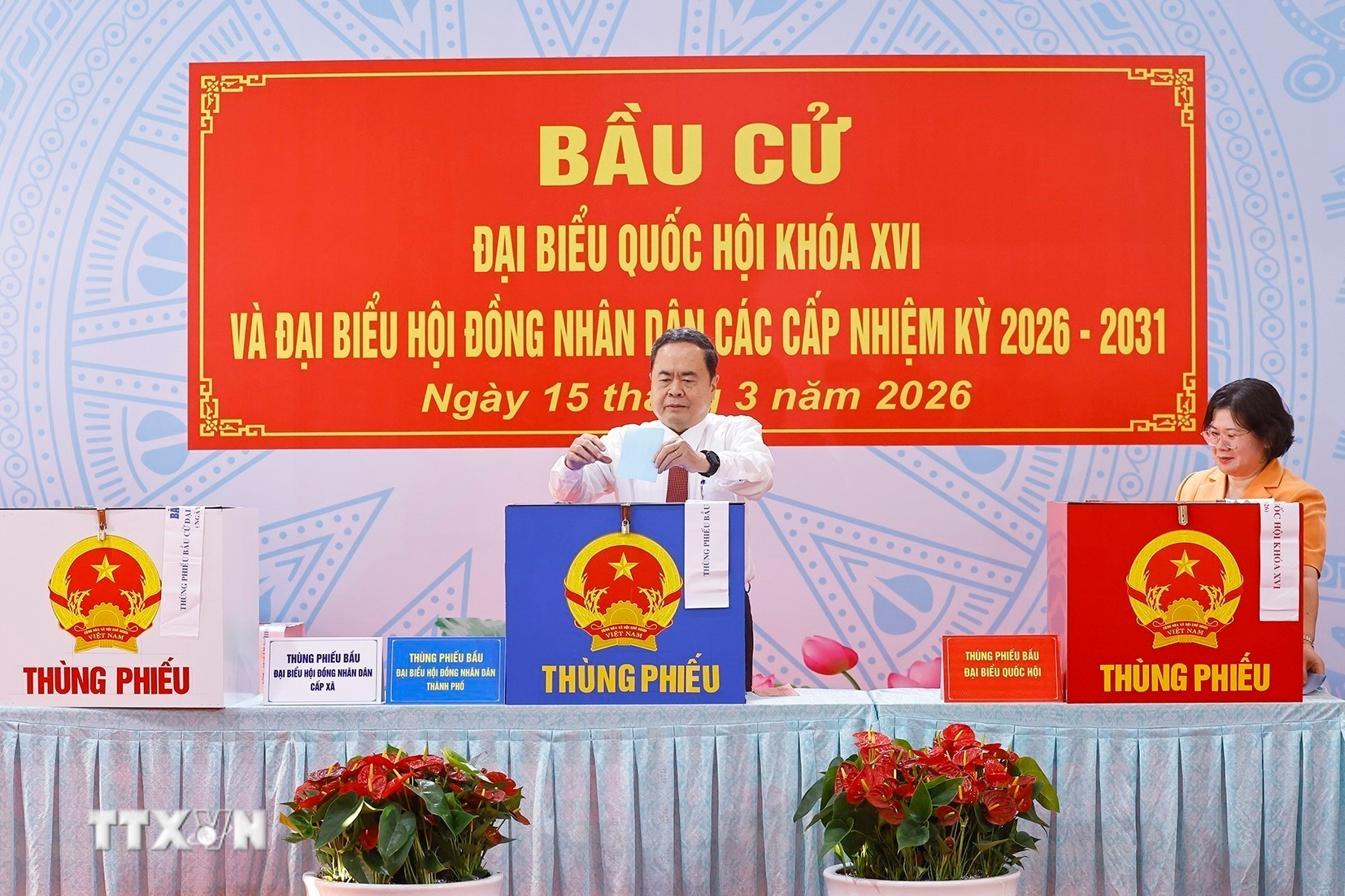 ttxvn-chu-tich-quoc-hoi-bo-phieu-bau-cu-tai-tp-ho-chi-minh-8641253-2.jpg