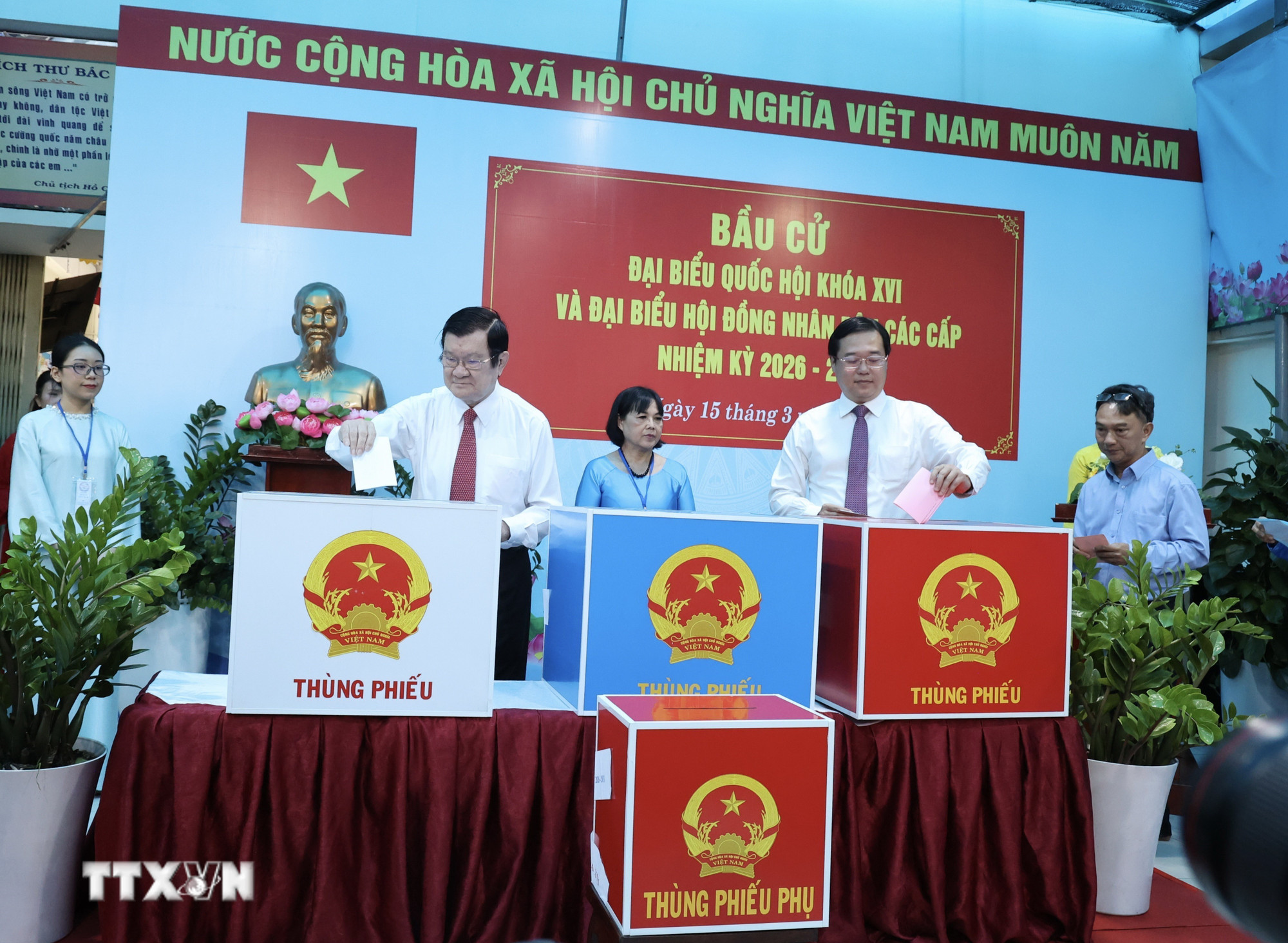 ttxvn-cac-tang-lop-nhan-dan-tp-ho-chi-minh-tham-gia-bau-cu-8641560.jpg