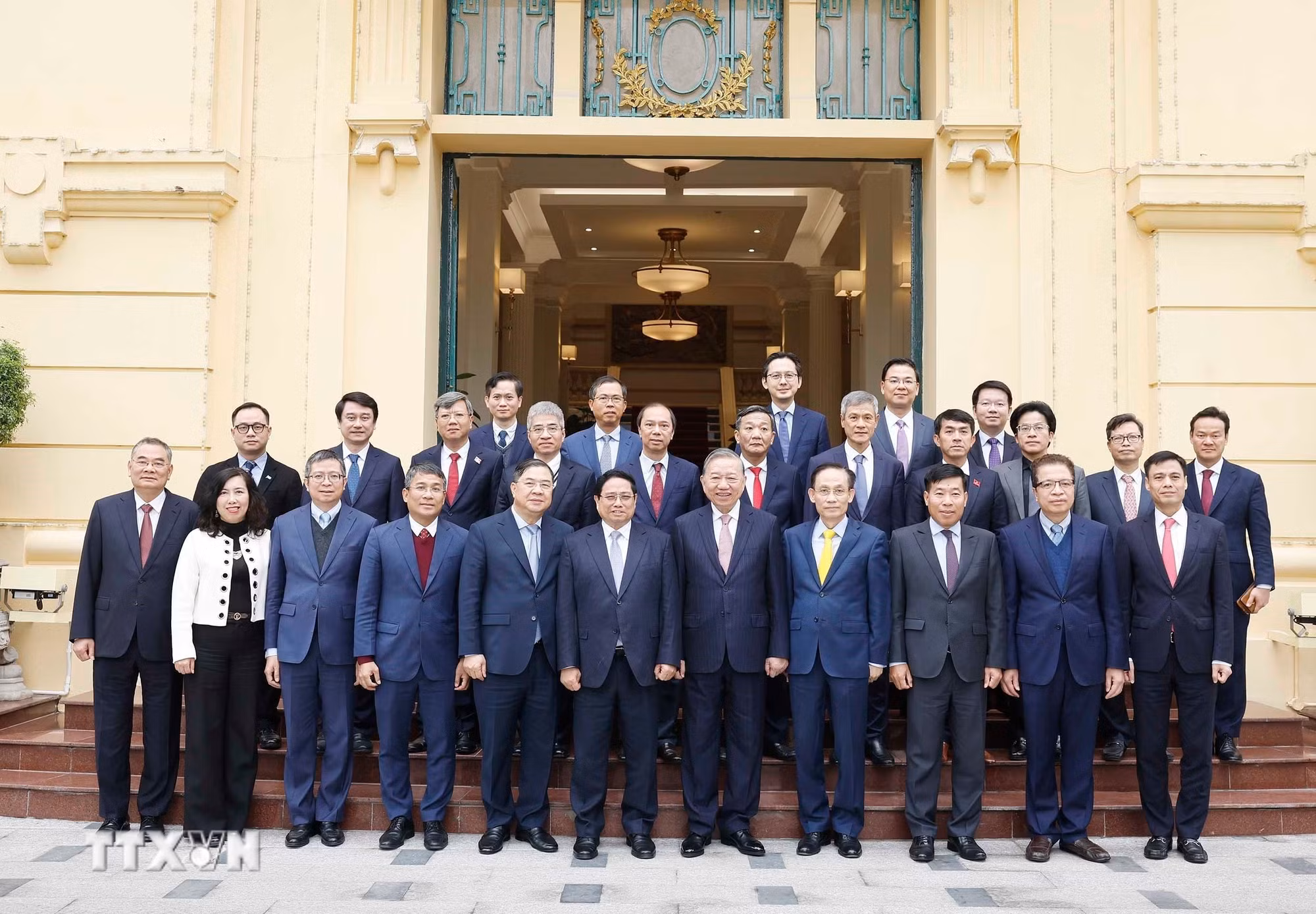 ttxvn-tong-bi-thu-lam-viec-voi-cac-dai-su-truong-co-quan-dai-dien-viet-nam-o-nuoc-ngoai-8550595-8.jpg
