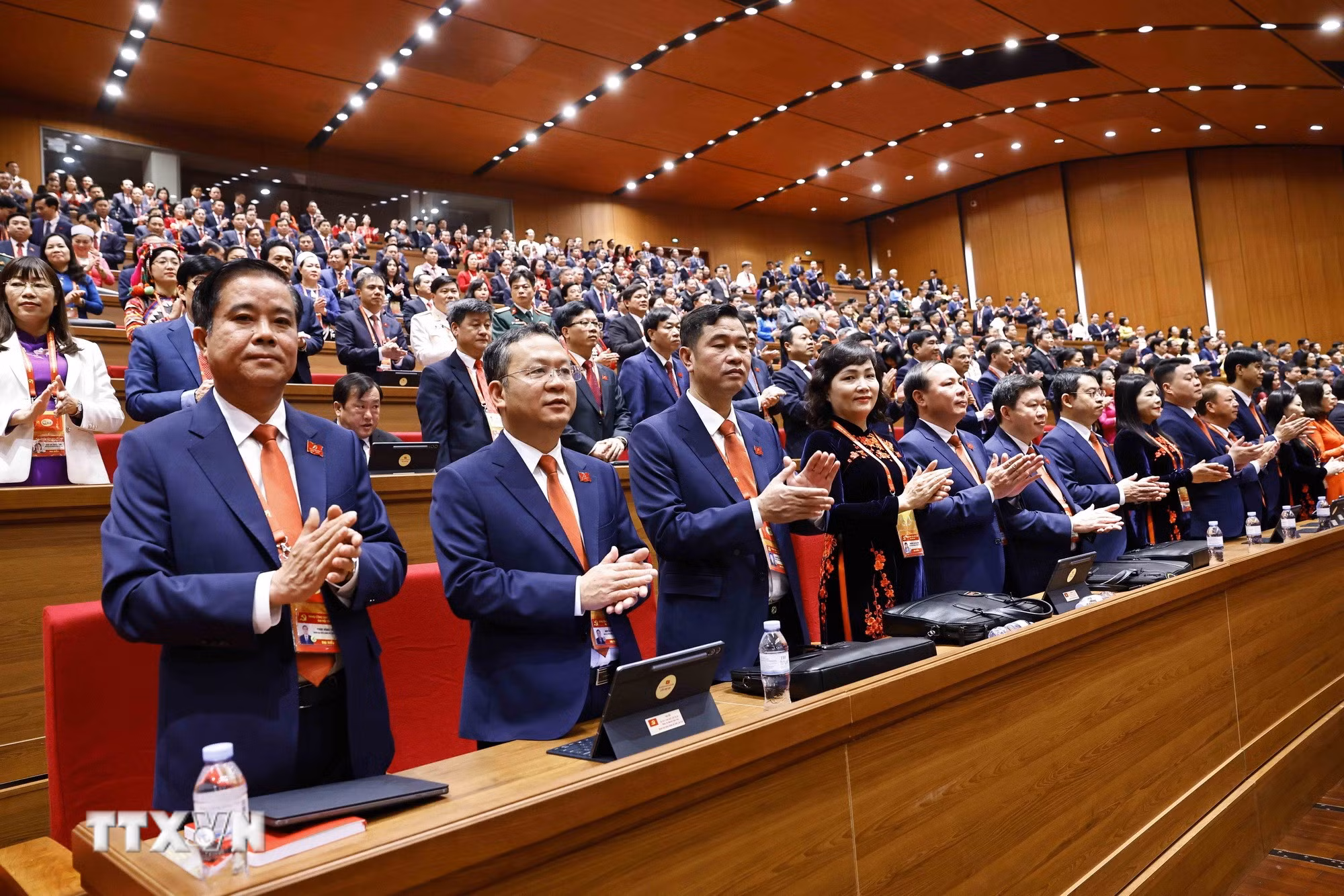 ttxvn-khai-mac-trong-the-dai-hoi-dai-bieu-toan-quoc-lan-thu-xiv-cua-dang-8540048-2.jpg