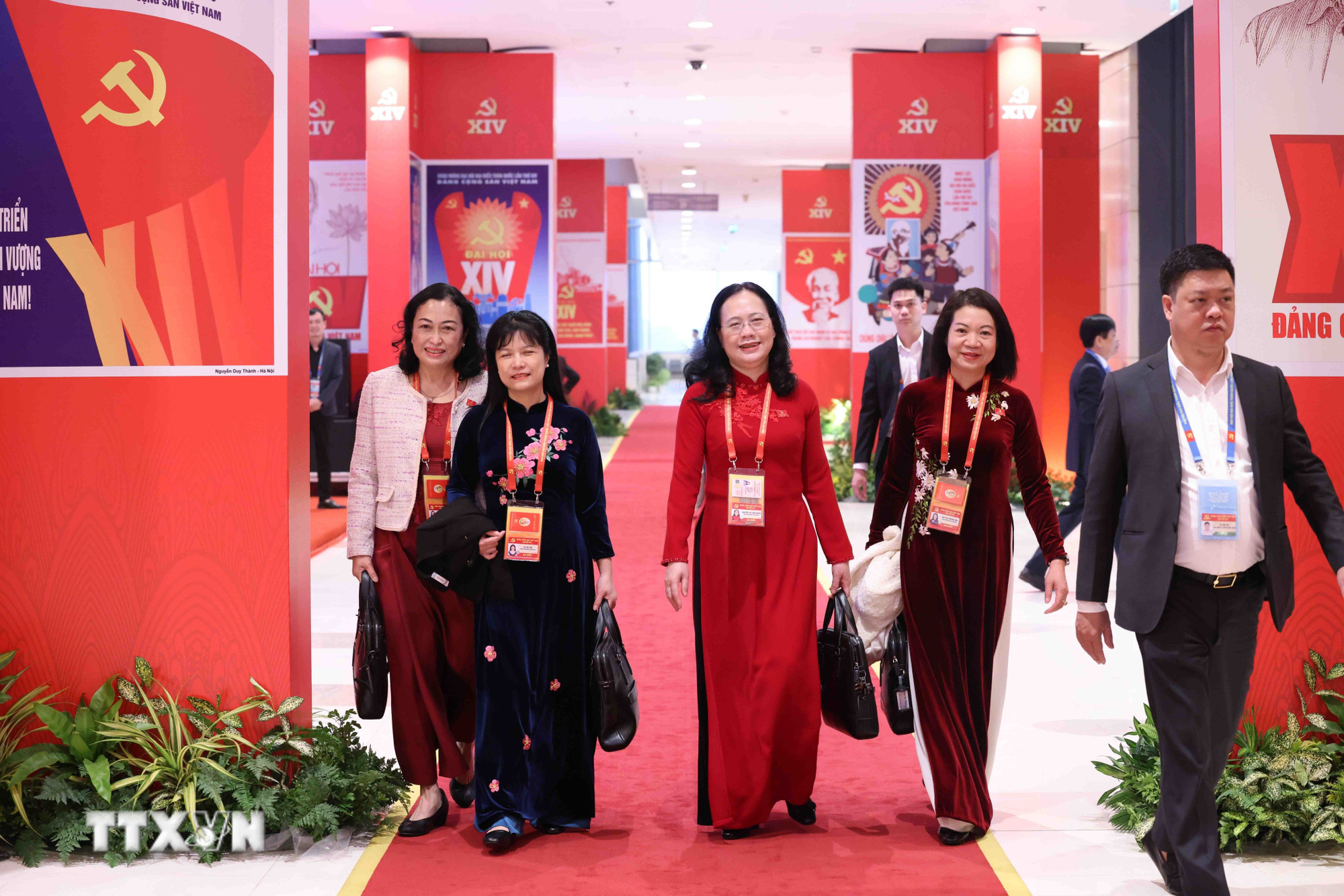 ttxvn-khai-mac-dai-hoi-xiv-cua-dang-8539985-1.jpg