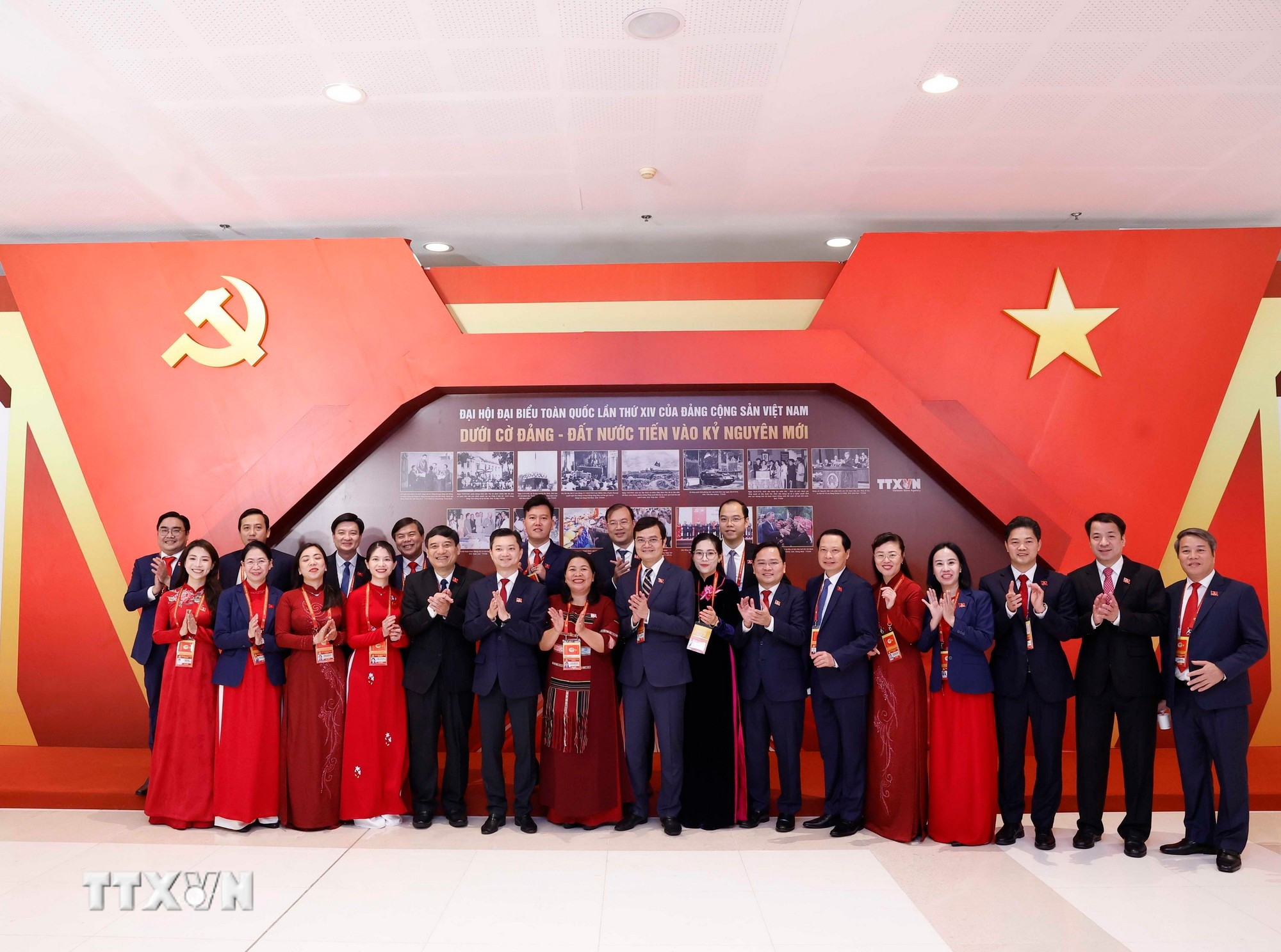 ttxvn-khai-mac-dai-hoi-xiv-cua-dang-8540671-1.jpg