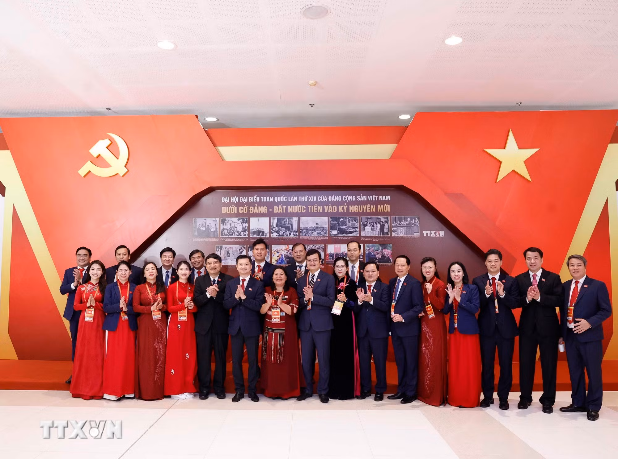 ttxvn-khai-mac-dai-hoi-xiv-cua-dang-8540671-1.jpg