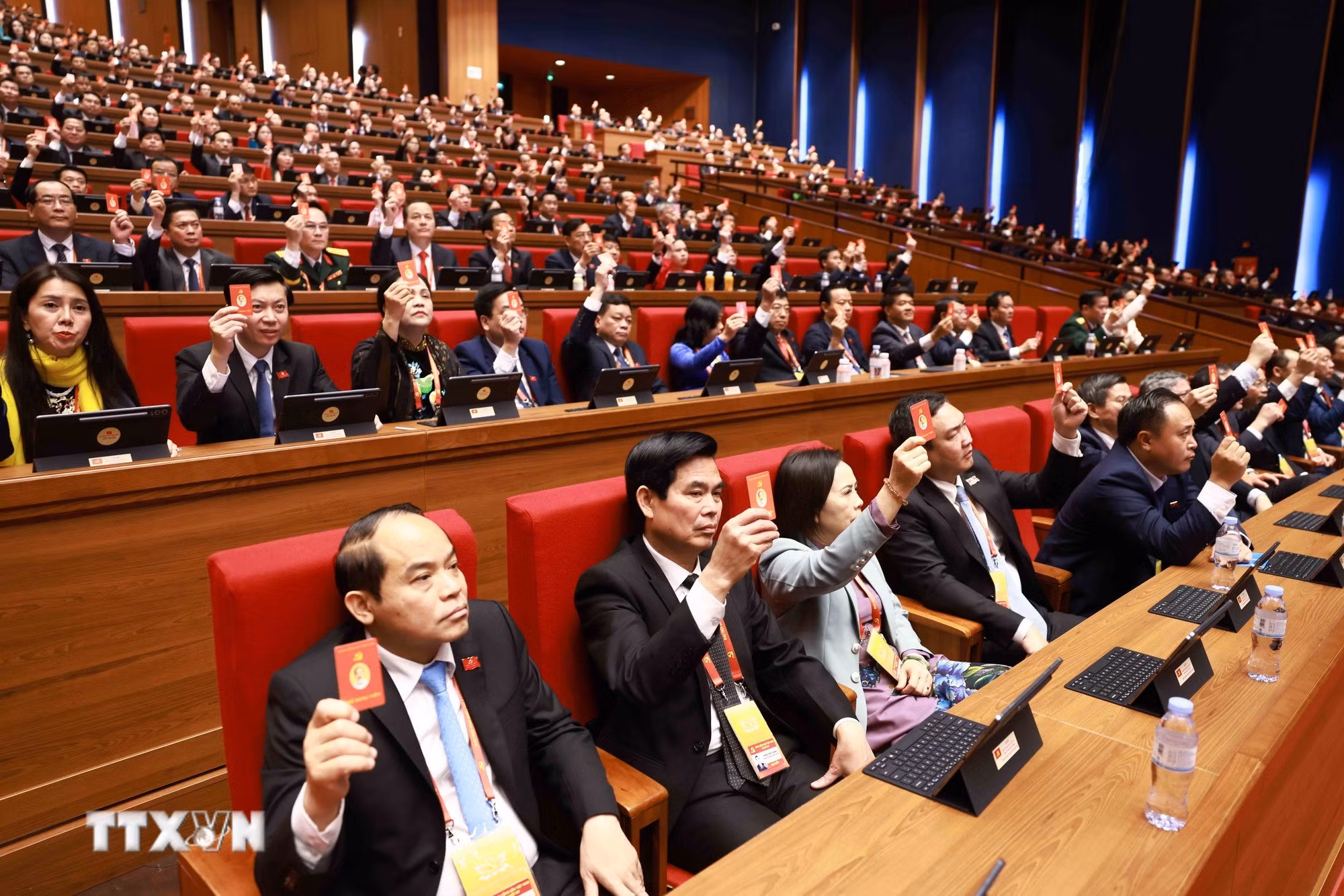 ttxvn-phien-khai-mac-dai-hoi-xiv-cua-dang-8540348-2.jpg