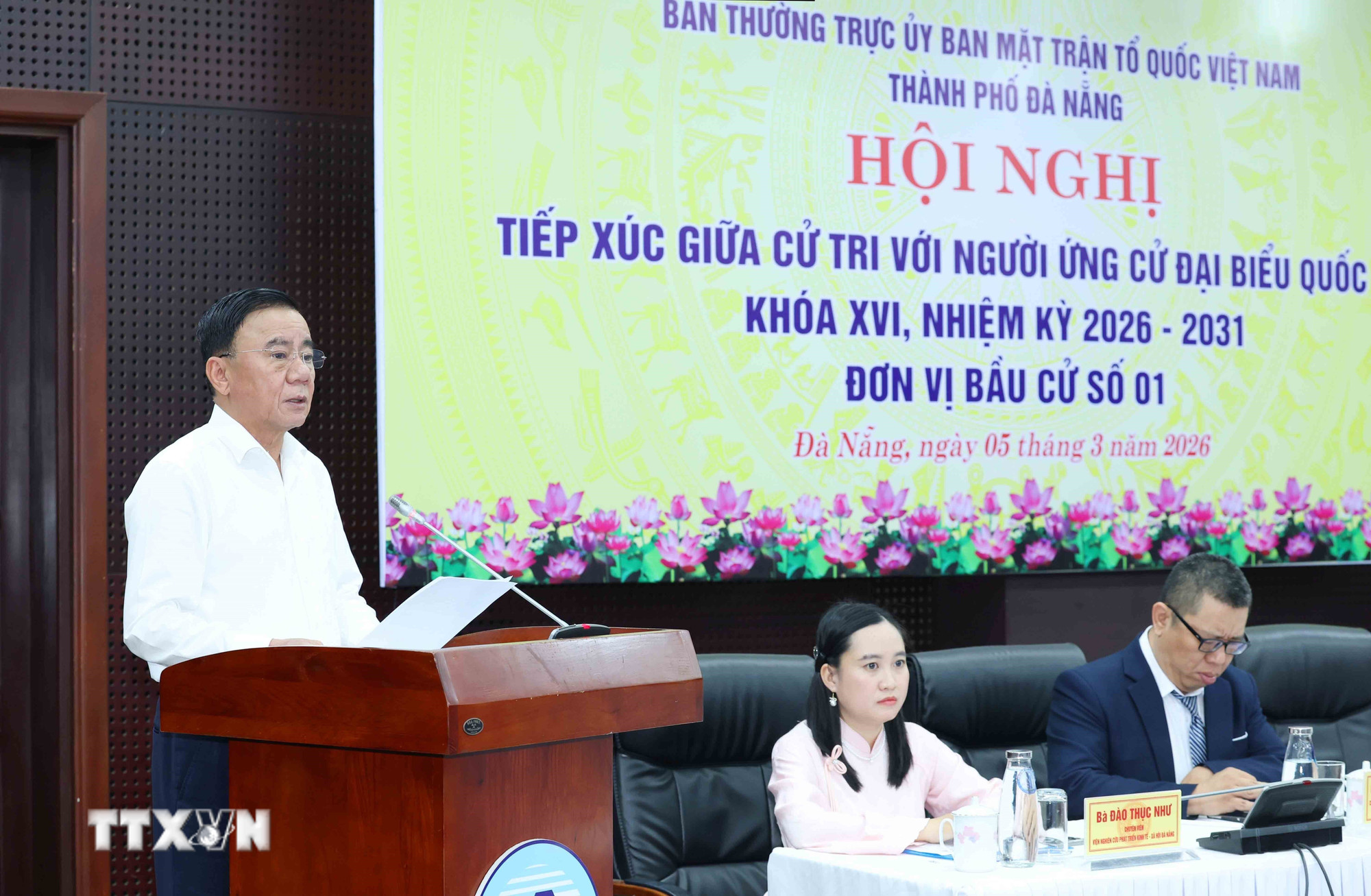 ttxvn-thuong-truc-ban-bi-thu-tran-cam-tu-tiep-xuc-truc-tuyen-giua-cu-tri-voi-nguoi-ung-cu-dai-bieu-quoc-hoi-khoa-xvi-thanh-pho-da-nang-8621927-7.jpg
