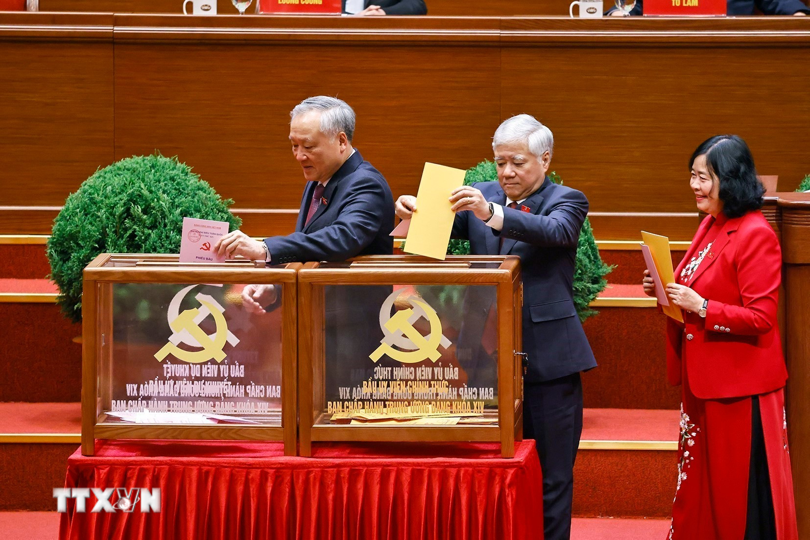 ttxvn-dai-hoi-xiv-cua-dang-bau-ban-chap-hanh-trung-uong-khoa-xiv-8546126-2.jpg