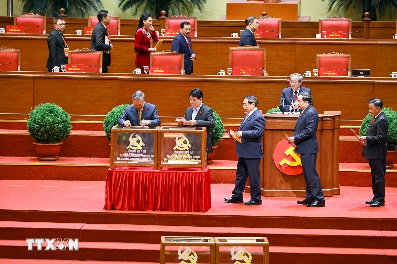 ttxvn-dai-hoi-xiv-cua-dang-bau-ban-chap-hanh-trung-uong-khoa-xiv-8546110.jpg